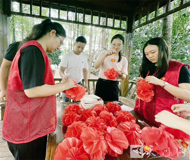 花灯邀明月书香迎中秋